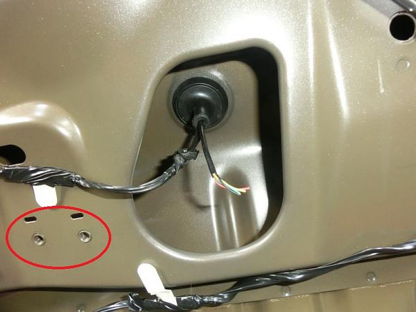 Where to connect the ground wire for an amp in the rear-cimg1021.jpg