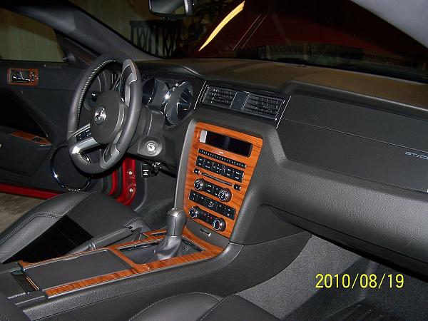 I installed an aluminium console trim kit-pics-rosewood-dash-2011-mustang-003.jpg
