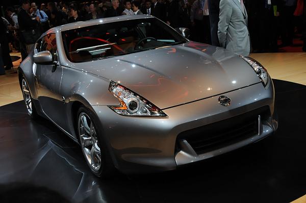 Front fascia caught uncovered during testing 8/20-03_2009_370z_live.jpg