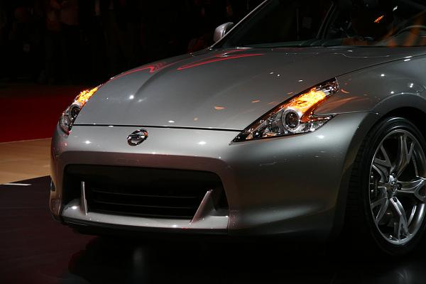 Front fascia caught uncovered during testing 8/20-21_2009_370z_live.jpg