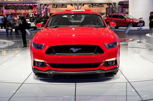 2015 instantly dates the S197, Ford nailed it.-2015-ford-mustang-front-end.jpg