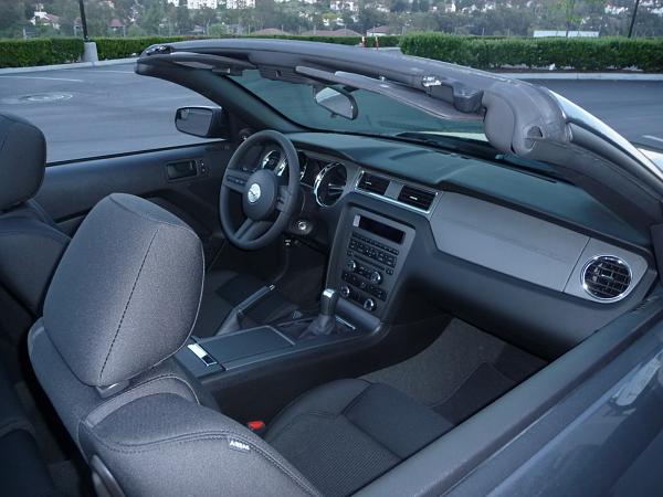 First-Class B&amp;I Interior Dash kits for the Ford Mustang 2015-p1070671.jpg