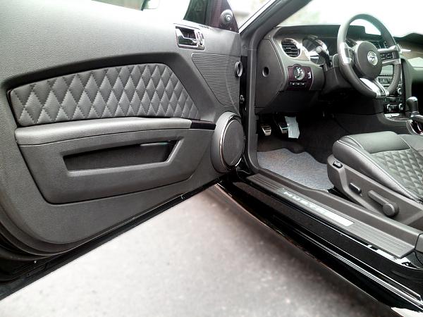 MRT Introduces 2010-2012 Mustang Predator Interior Kit-door_panel_1000pix.jpg