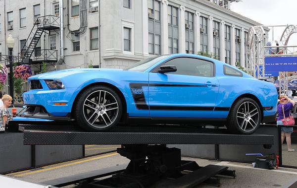 Best looking 2012 Boss 302, colors and combo-12-boss-gb.jpg