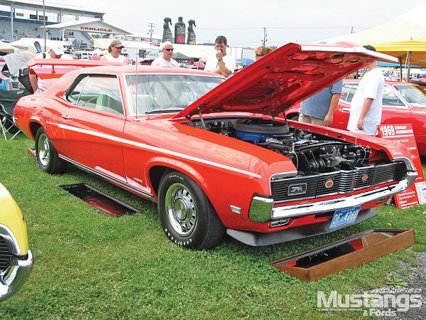 Who has the 2012 with White Stripes...-image-462946462.jpg