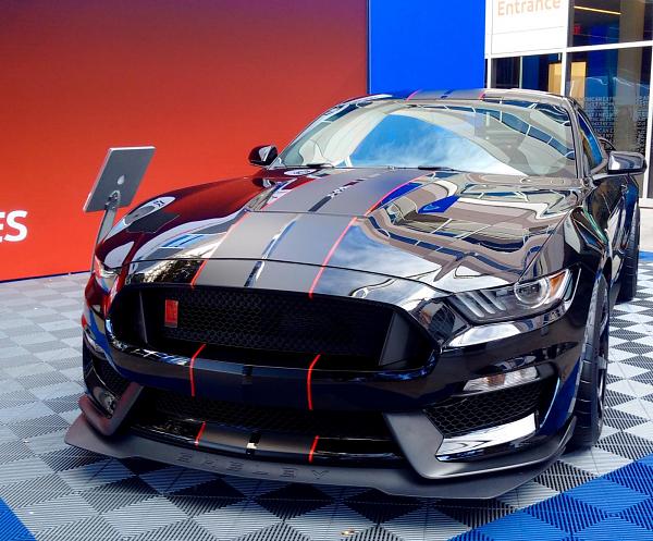 Pics from Mustang Alley Saturday Morning-black-shelby-gt350r-mustang-ces.jpg