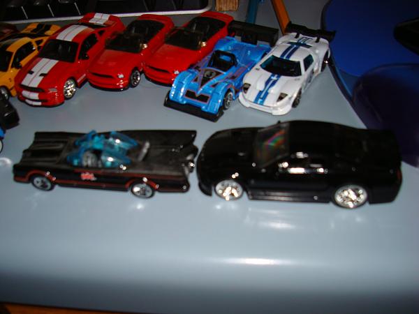 Mustangs Coast to Coast-mustang-hot-wheels-bat-005.jpg