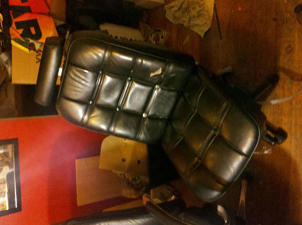 *Updated* Arin's Uber "76" Mustang II Buildup-seatchair.jpg