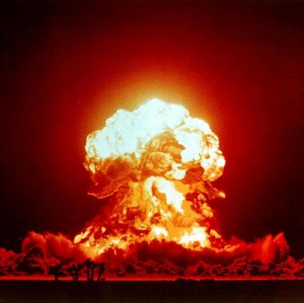 Huge Strange RANDOM Pictures and Idiocy Gallery!-nuke-blast.jpg