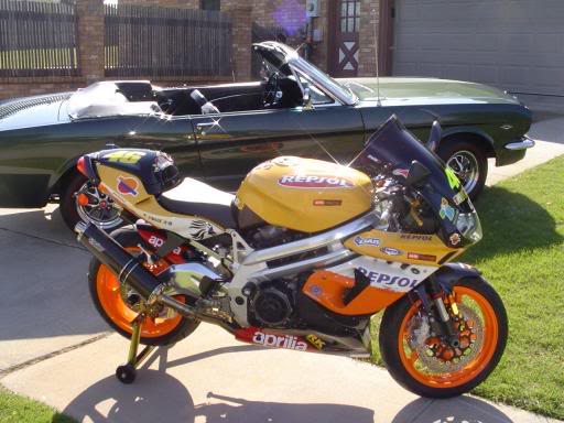 Name:  repsolaprilia-2.jpg
Views: 54
Size:  40.0 KB