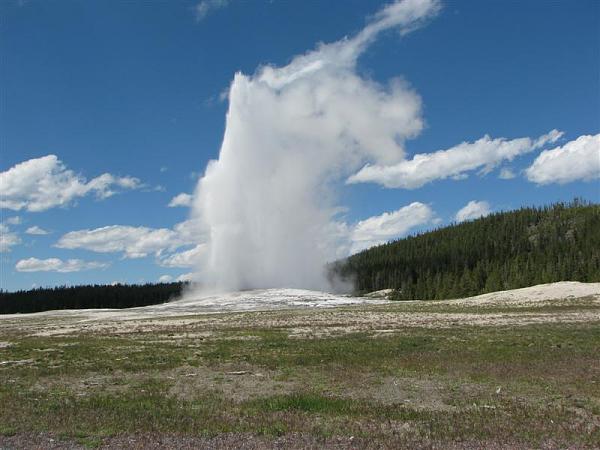 Members Random Picture Gallery Non Mustang Shots of Interest!-old-faithful-geyser-yellowstone-park.jpg