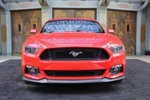 Mustang Hollywood - front view web