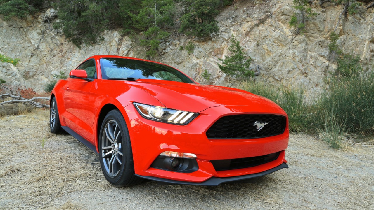 2015-Mustang-EcoBoost-Static-Angeles-Hwy-011