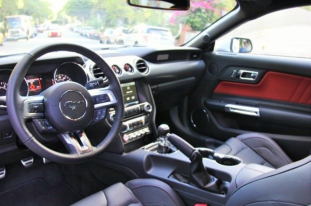 Ford Mustang (interior)