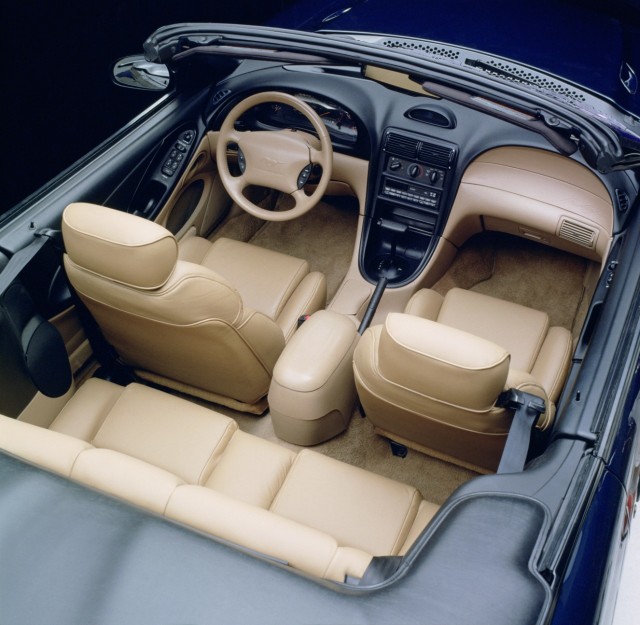 1994-Ford-Mustang-convertible-interior