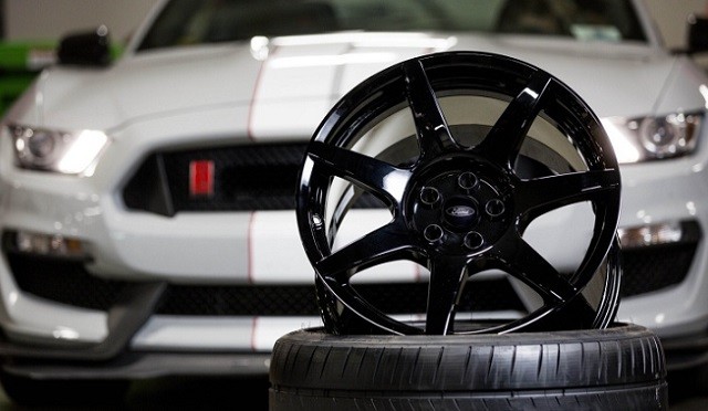 Just How Good Are the GT350R’s Carbon Fiber Wheels?