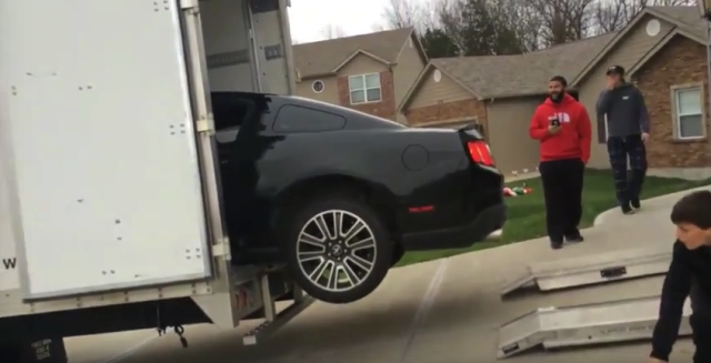 MUSTANG FAIL Owner Attempts to Load GT onto Moving Van