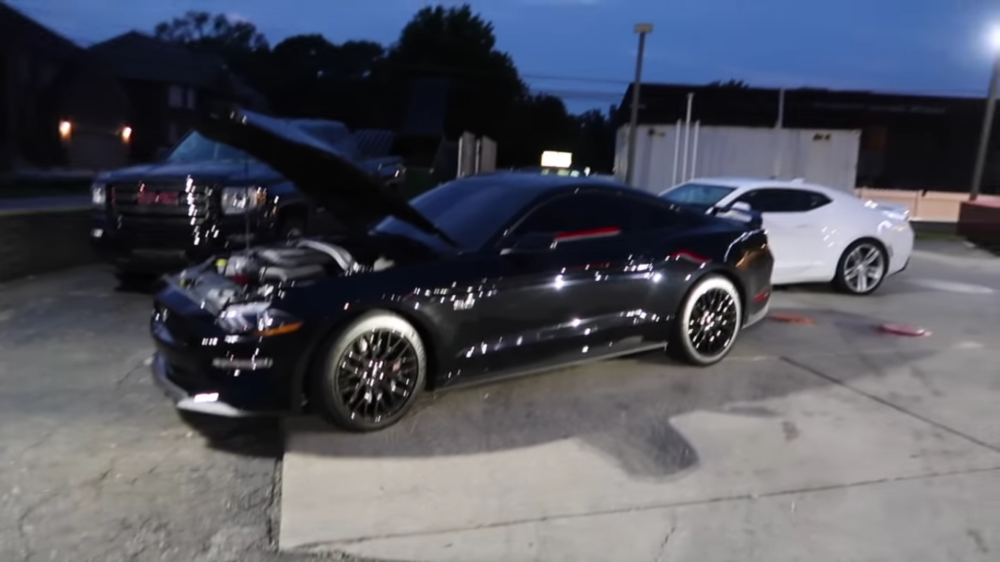 Mustang GT vs Camaro SS