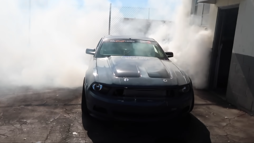 Mustang Attempts Burnout on Sodabottle Tires The