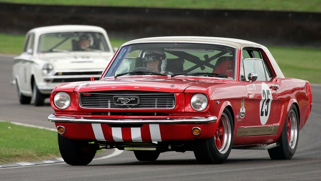 Throwback Thursday: Mustangs, Cobras, GT40s, and More Mix It Up at Goodwood