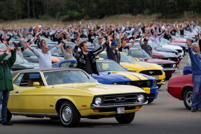 Ford Mustang Parade World Record