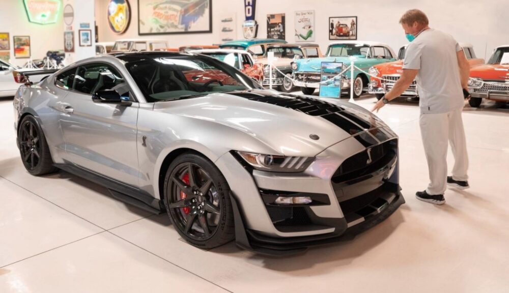 Raiders Coach Buys Himself a 2020 GT500